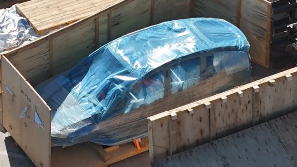 疑似特斯拉Model Y L现身得州工厂，马斯克曾称短期不会登陆美国