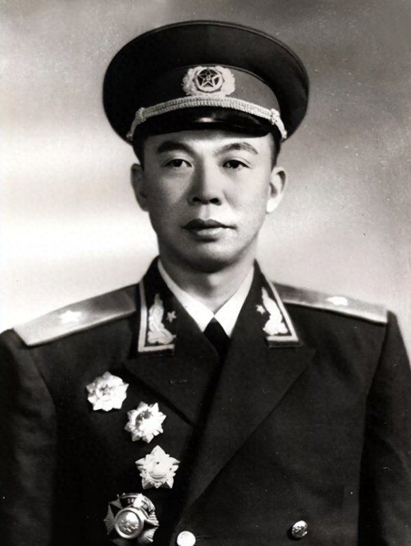 开国少将曾雍雅的故事4.4
